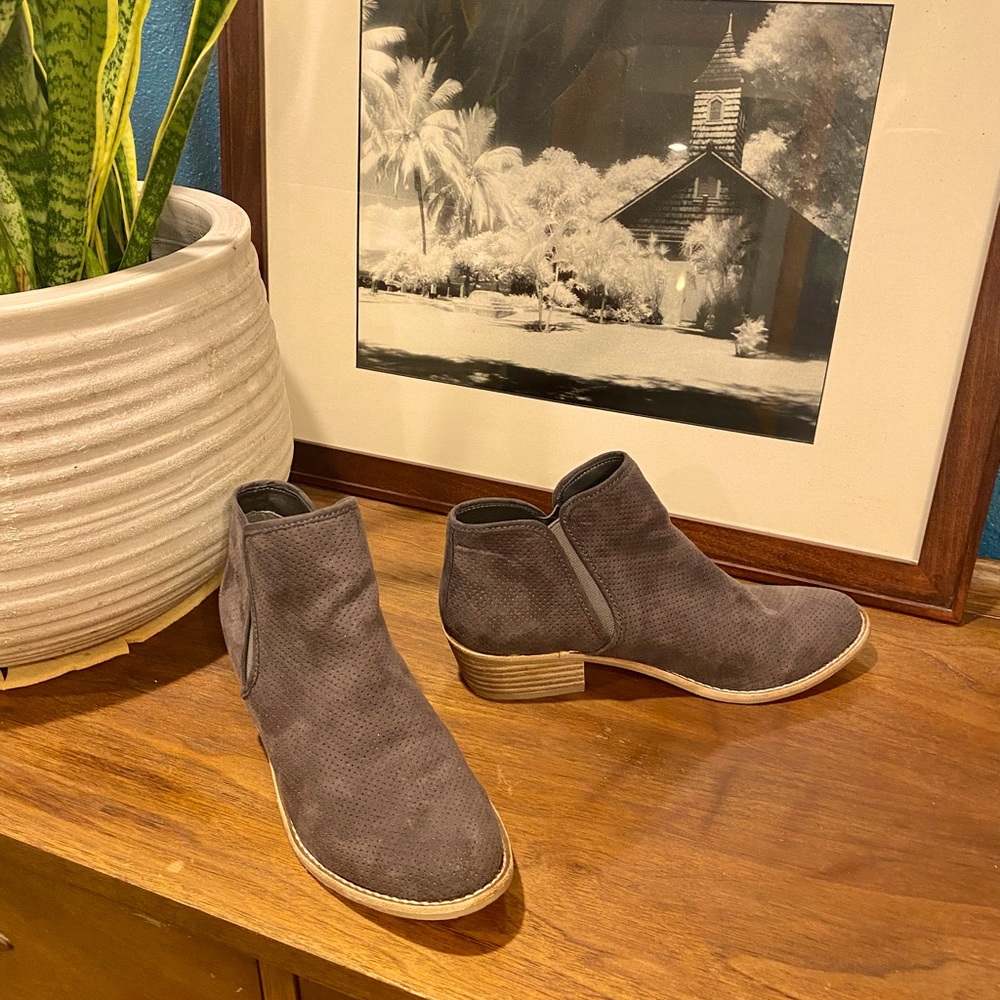 DV8 by Dolce Vita “Cheers” perforated gray vegan leather booties; size: 7.5